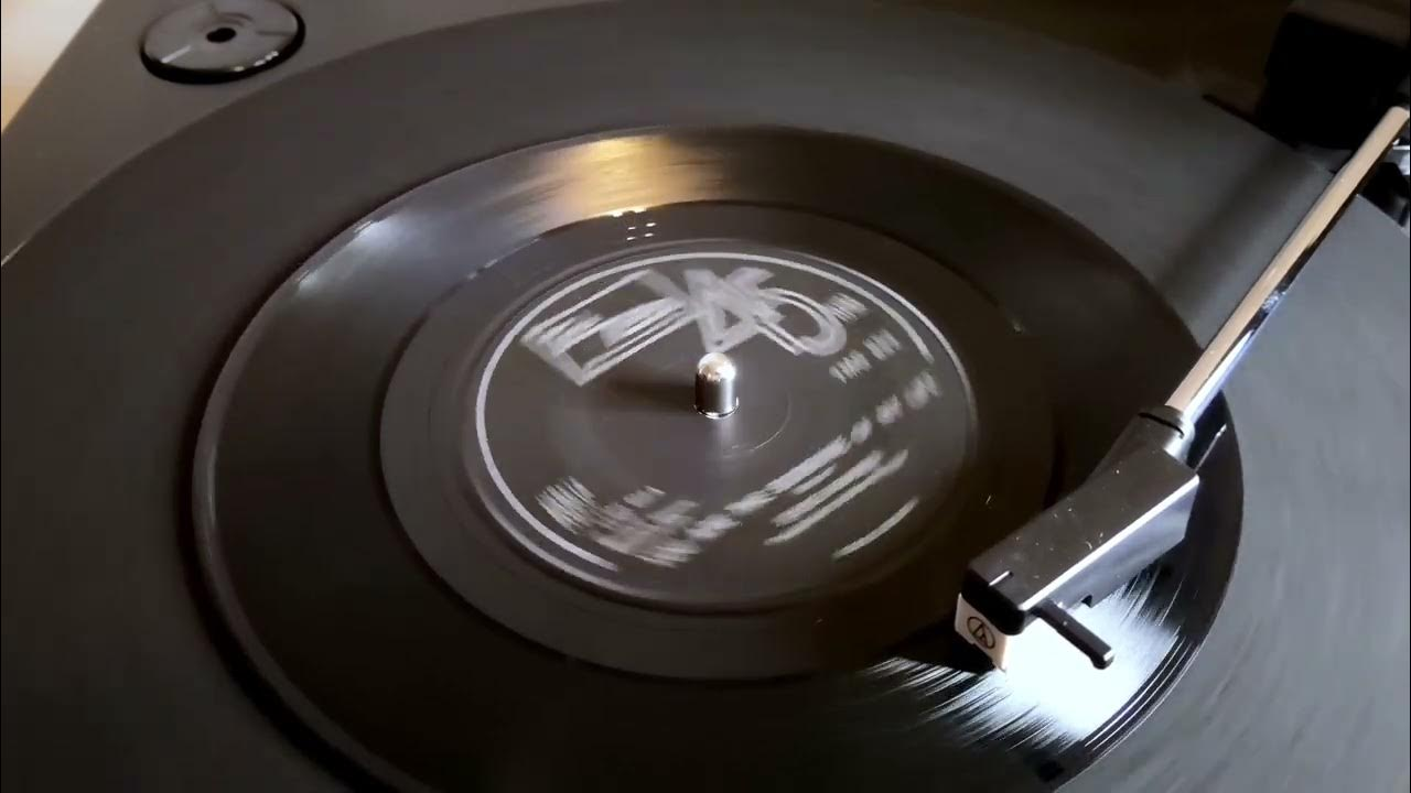 Stevie Wonder’s Timeless Classic: “You Are the Sunshine of My Life”