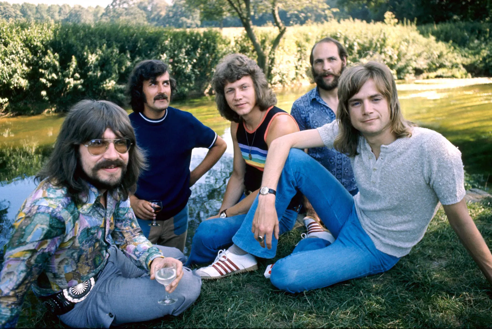 The Moody Blues: Pioneers of Progressive Rock and Psychedelic Soundscapes
