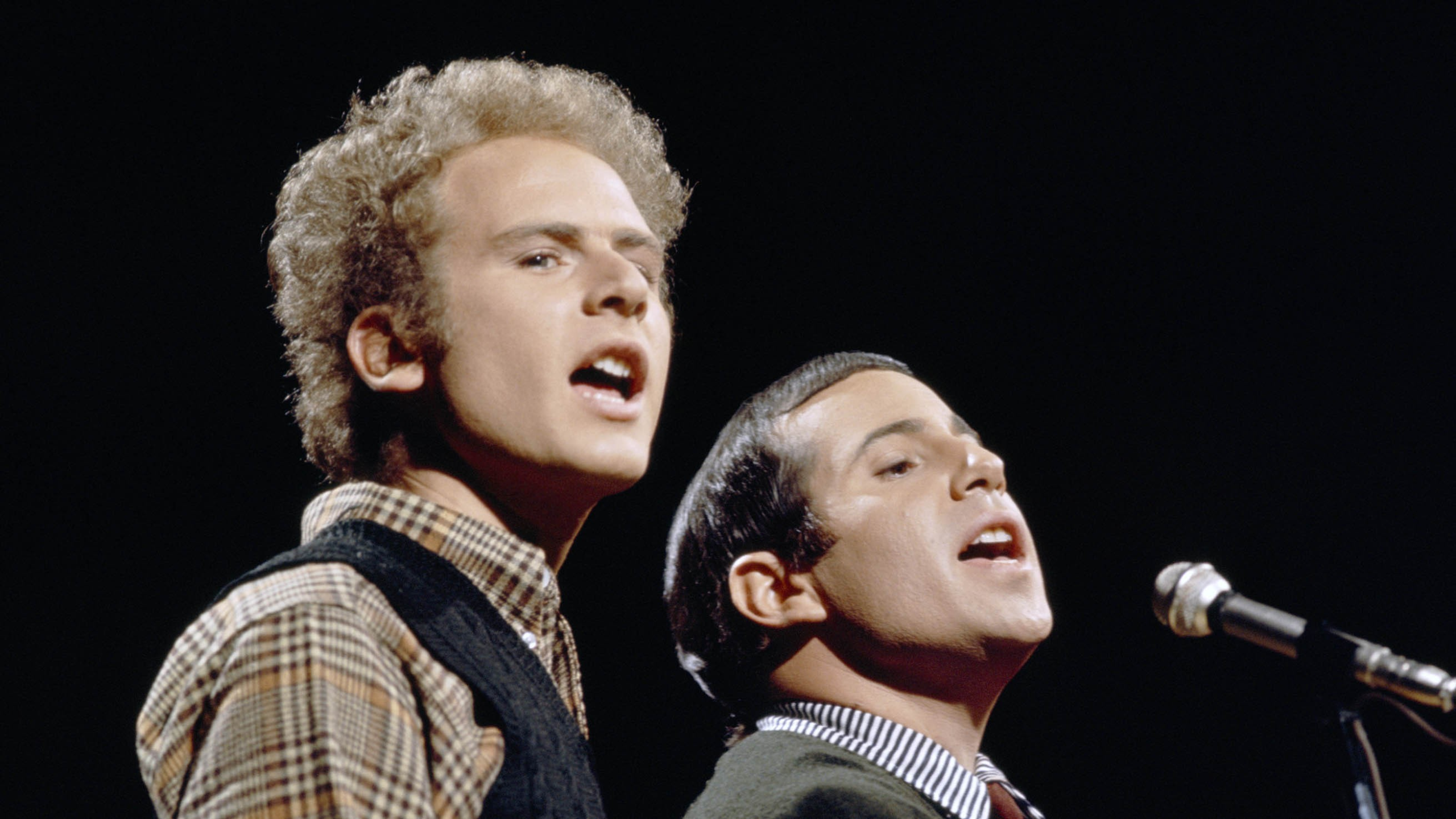 “Cecilia” — The Joyful Chaos Behind a Simon & Garfunkel Classic